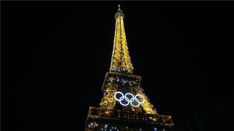 Paris will olympische Ringe am Eiffelturm behalten Paris möchte die am Eiffelturm montierten olympischen Ringe dauerhaft in der Stadt behalten (Archivbild).
