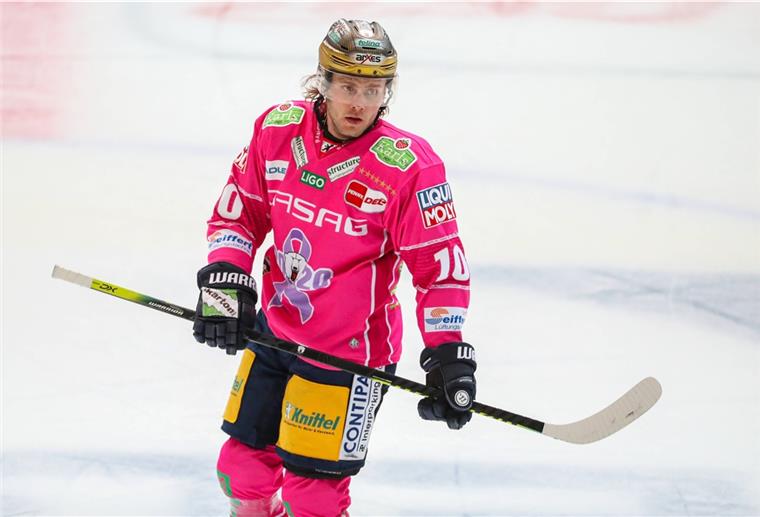 Tuomies emotionale Heimkehr nach Bremerhaven Parker Tuomie ist in Bremerhaven aufgewachsen. Inzwischen spielt er für die Eisbären Berlin.