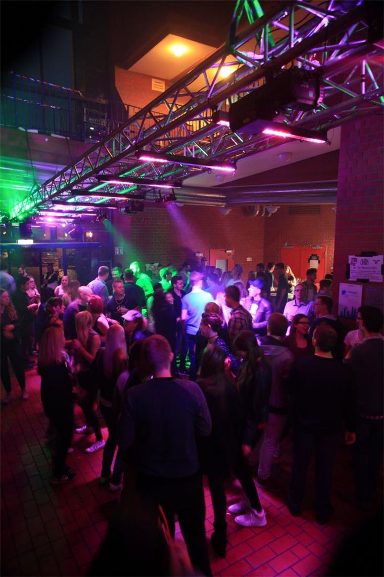 Studenten in Feierlaune: So heiß war die Hochschulfete in Bremerhaven Party bis der Arzt kommt. Auf der Hochschulfete in Bremerhaven feierten Tausende bis zum Morgengrauen.