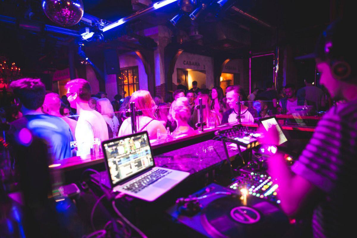 Große Partys in Lüdingworth: Janssens Tanzpalast wird 50 Partystimmung in Janssens Tanzpalast.