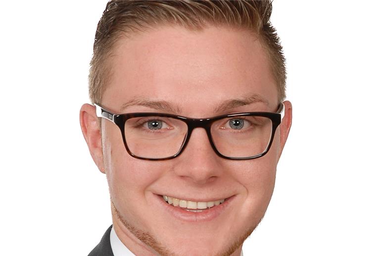 Nachfolger für Tammo Seltmann gefunden Pascal Rüscher aus Oldenburg ist neuer OLB-Leiter des Filialgebiets Wesermarsch.