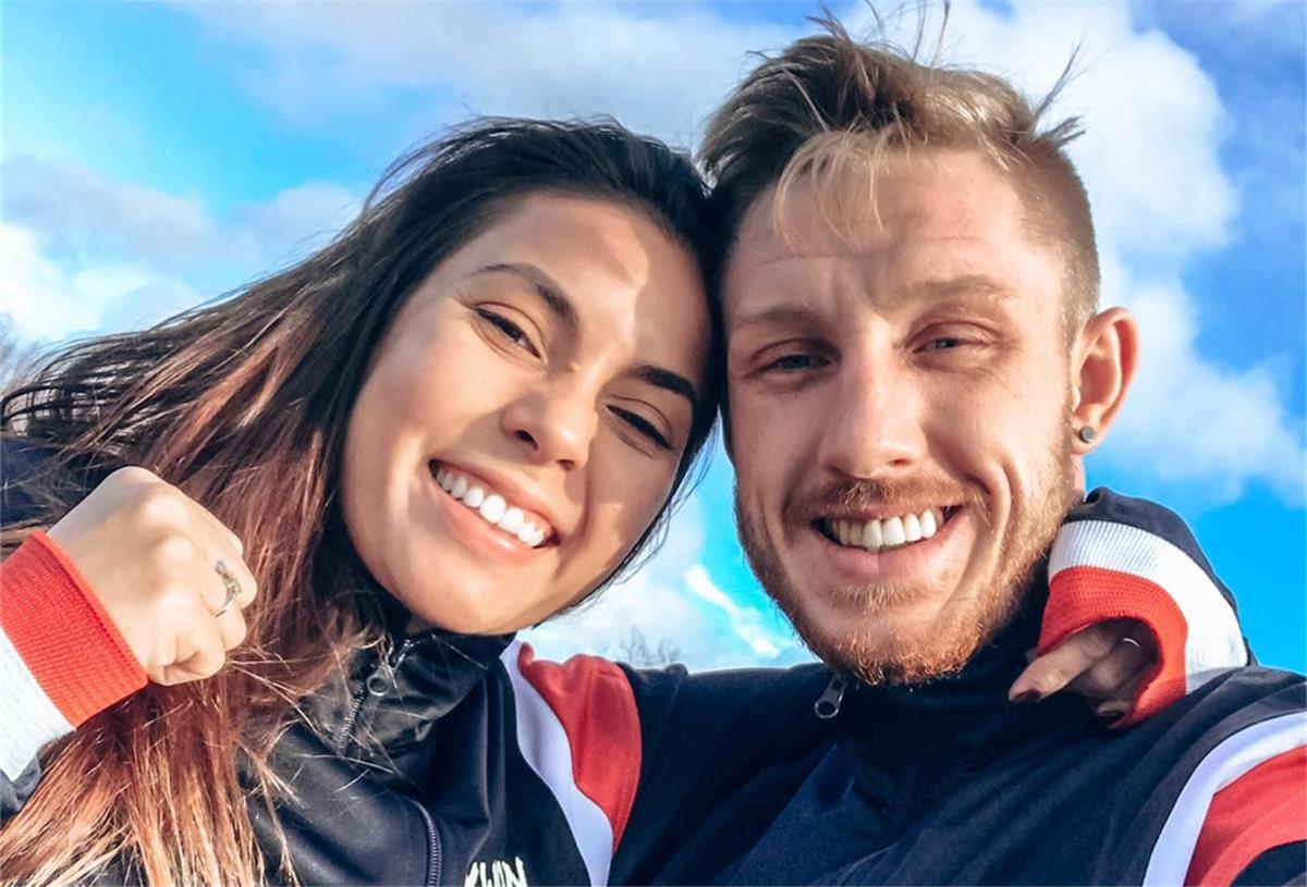 Wegen Coronavirus: Kickbox-Weltmeister Schroth plant „Flucht“ nach Thailand Pascal Schroth - hier mit Freundin Aldis - plant die sofortige Rückkehr nach Thailand.