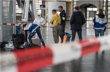 Passanten haben am Sonntagmorgen eine Leiche im Messebahnhof Laatzen bei Hannover entdeckt. 