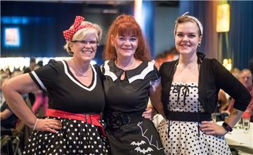 Passend zum Event gestylt (von links): Dina Kück sowie Ruth und ihre Tochter Jol...