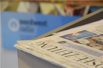 Passt gut zusammen. Die Nordsee-Zeitung war am Mittwoch in den Räumen vom Nordwestradio schnell vergriffen. Schließlich wollten die Rundfunk-Redakteure gleich einen Blick auf ihre Artikel in der Zeitung werfen.