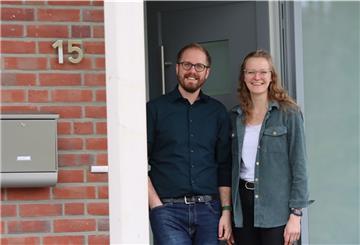 Pastor Christoffer Klemme hat mit seiner Lebensgefährtin Lena Helmers das neue Pfarrhaus an der Hauptstraße 15 in Kirchtimke bezogen.
