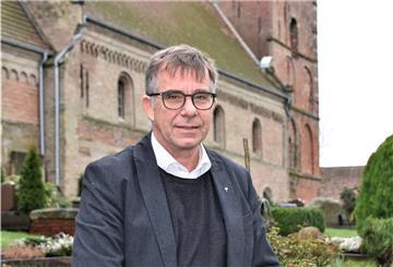 Pastor Dietmar Reumann-Claßen wird ab Januar in Butjadingen und Abbehausen mitanpacken. Er wird sich vor allem um die kirchliche Arbeit im Tourismus kümmern.