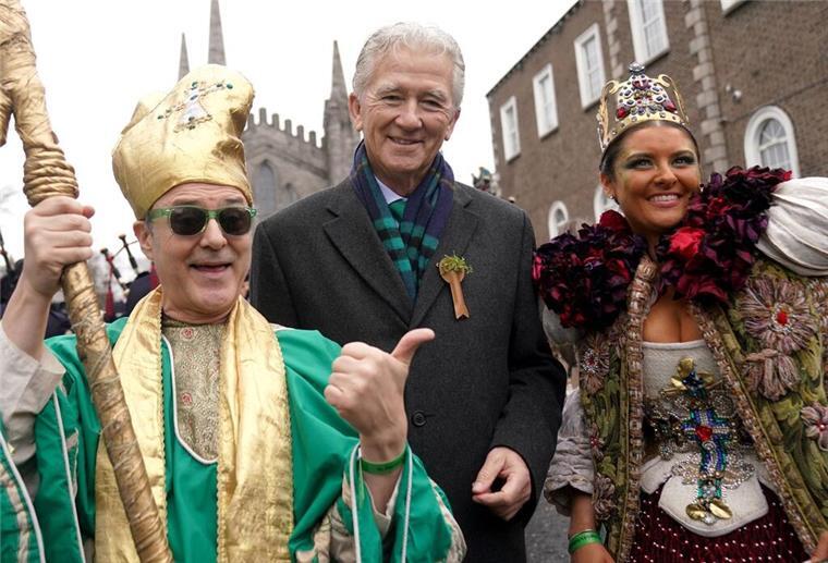 „Dallas“-Star Patrick Duffy wird 75 Patrick Duffy bei der St. Patrick’s Day Parade in Dublin.
