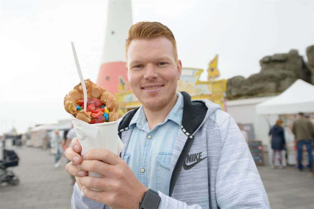 Patrick Op&apos;t Hof hat beim Eisfest in Bremerhaven eine große Portion vor sic...