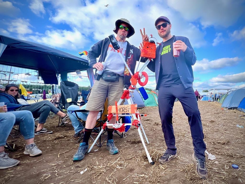 Patrick (rechts) und Max aus dem Westerwald haben sich aus Zeltstäben und Dosen ...