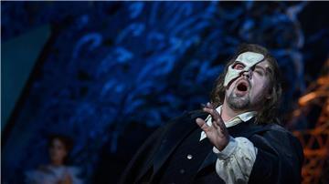 Patrick Stanke spielt das Phantom im Musical „Love never Dies - Liebe stirbt nie“.