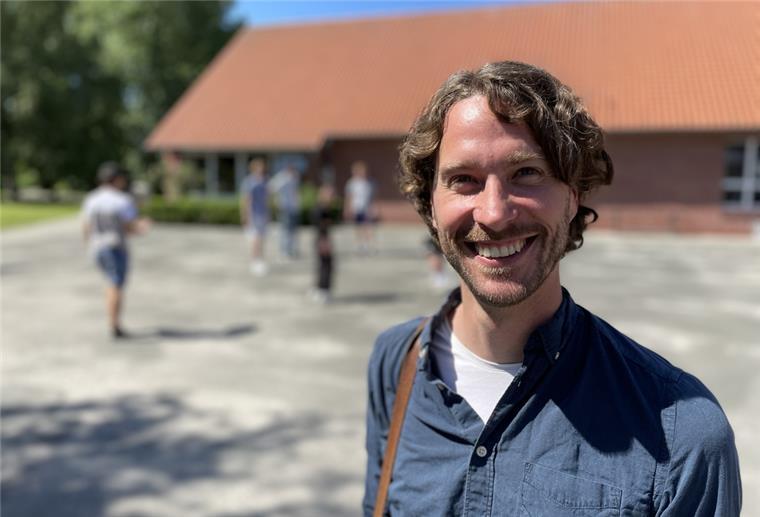 Paul Hecht ist als Schulsozialarbeiter an der Zinzendorfschule in Tossens tätig. Fünf Jahre lang hat sich die Schule eine Fachkraft wie ihn nicht leisten können. Nun endlich gewährt der Schulträger die dafür nötigen Mittel.