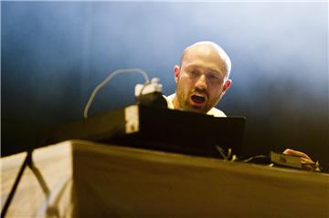 Paul Kalkbrenner legt beim Deichbrand am Freitag, 22. Juli, ab 0.30 Uhr auf der Water Stage auf.