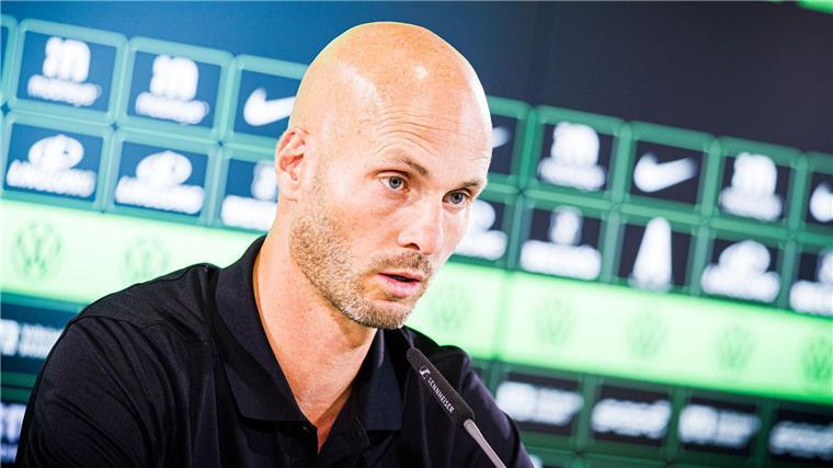 Paul Simonis bei seiner Vorstellung als neuer Trainer des VfL Wolfsburg.