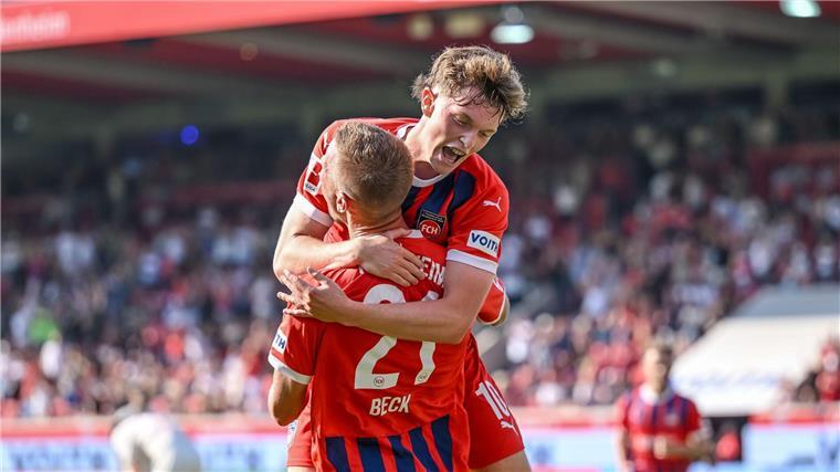 Paul Wanner (o.) und der 1. FC Heidenheim haben einen glänzenden Saisonstart hingelegt.