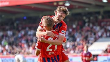 Paul Wanner (o.) und der 1. FC Heidenheim haben einen glänzenden Saisonstart hingelegt.