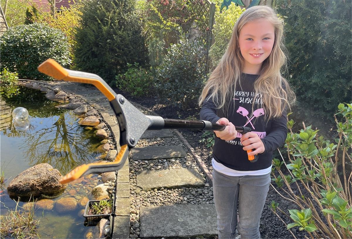 Paula hatte sich vom Osterhasen einen Müllgreifer gewünscht und ihn auch bekommen. Das war der Neunjährigen wichtiger als Schokoeier und Spielzeug.