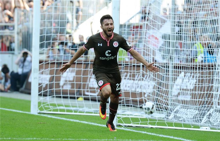 Zweite Liga: St. Pauli verlässt Tabellenende Paulis Cenk Sahin jubelt nach seinem Tor zum 2:1 Siegtreffer.