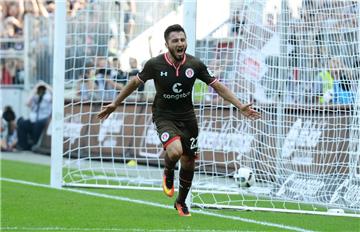 Paulis Cenk Sahin jubelt nach seinem Tor zum 2:1 Siegtreffer. 