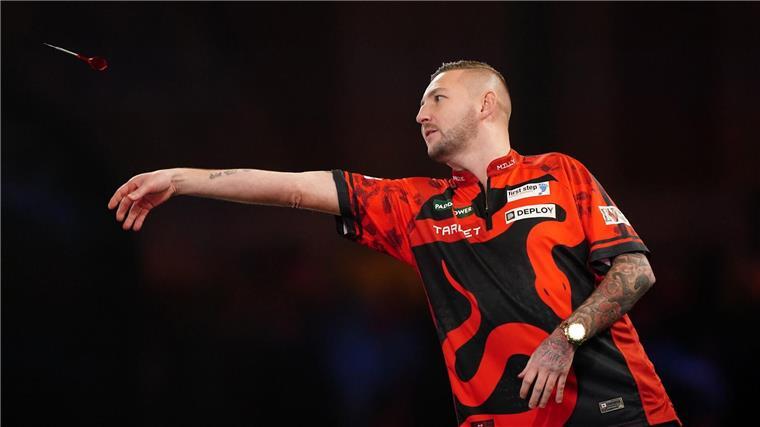 Auf Clemens‘ Spuren: Pietreczkos Jahresstart gegen Littler? Peilt das dritte WM-Halbfinale an: Nathan Aspinall.