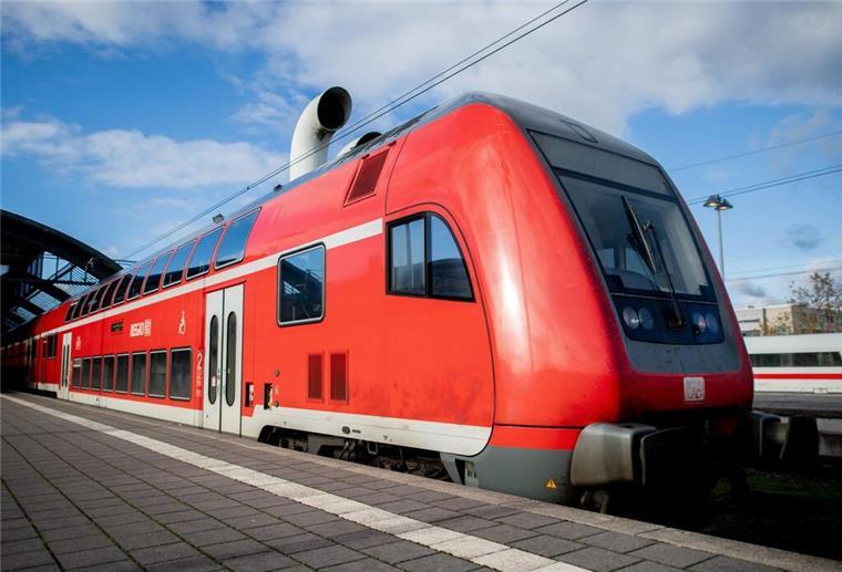 Pendler aufgepasst! Die Bahn erneuert Gleise und Brücken. Zwischen Bremen und Bremerhaven bleibt nur ein Gleis offen – Ersatzbusse sollen aushelfen!