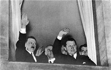 Persönliche Gegenstände von Hermann Göring und Adolf Hitler sollen am Wochenende in einem Münchner Auktionshaus versteigert werden. 