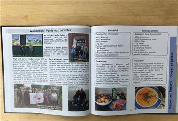 Persönliche Kommentare und Bilder, immer in zwei Sprachen, ergänzen die Rezepte.