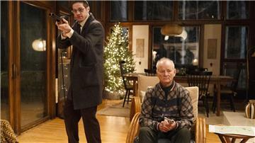 Pete Davidson (l) als Auftragskiller Lonnie und Bill Murray als Mafiaboss Leftie in einer Szene des Films „Riff Raff - Verbrechen ist Familiensache“.