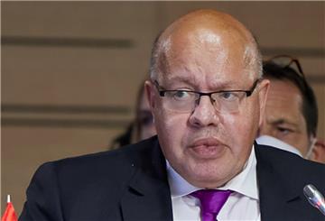 Peter Altmaier (CDU,r), Bundeswirtschaftsministe