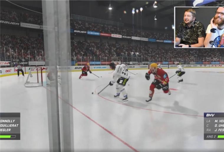 Pinguins entscheiden Torfestival für sich Peter Gassner (kleines Bild, links) und Philipp Overschmidt beim Playoff-Duell an der Playstation.