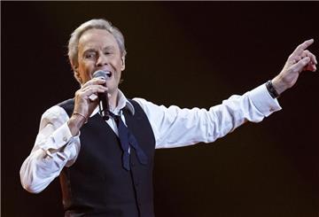 Peter Kraus, Rock’n’Roll- und Schlagerstar, ist mit der „Deutschland“ unterwegs.