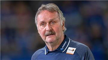 Peter Neururer äußert eine deutliche Meinung über die Führung des FC Schalke 04.