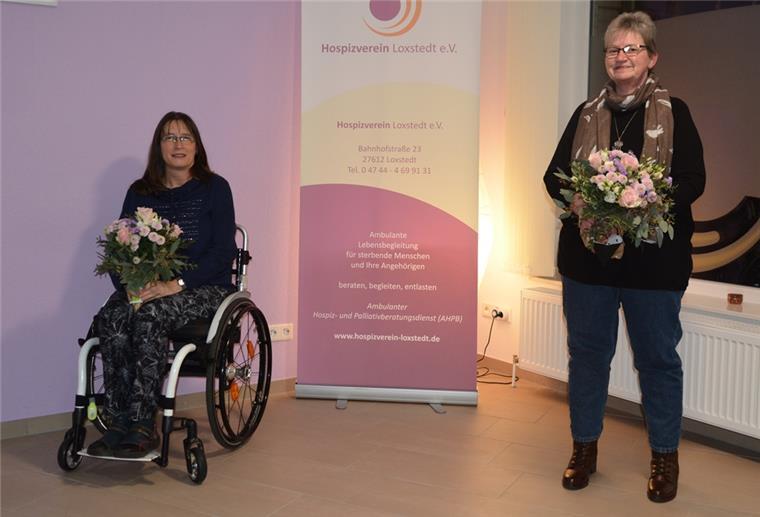 Petra Fiedler (links) und Sabine Hinz sind frisch ausgebildete Sterbebegleiter und freuen sich auf ihre neue Aufgabe.