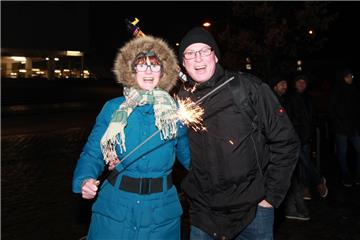 Petra Khorz und Karlheinz Mahnke am Deich