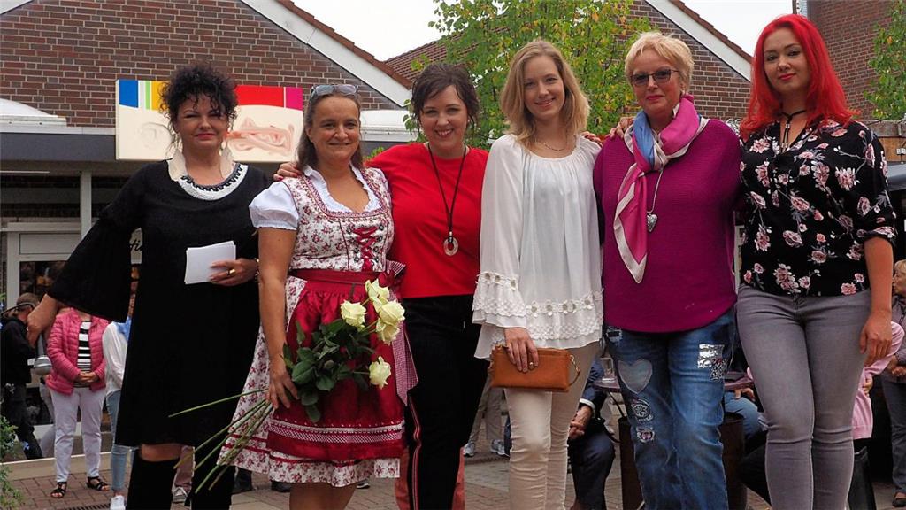 Petra Sterz und ihre Amateur-Models von der CDU-Frauenunion. Foto: Stehn