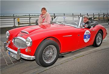 Petra und Frank Oppermann nehmen zum ersten Mal an einer Oldtimer-Rallye teil – mit ihrem 56 Jahre alten Austin Healey 3000. 