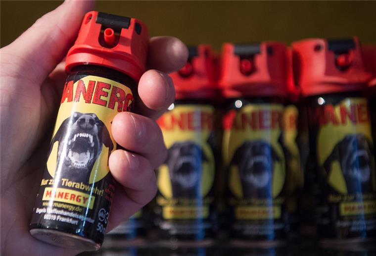 Pfefferspray wurde am Samstag in einem Bremer Bus versprüht. Zwei Frauen wurden dabei verletzt. (Symbolbild)