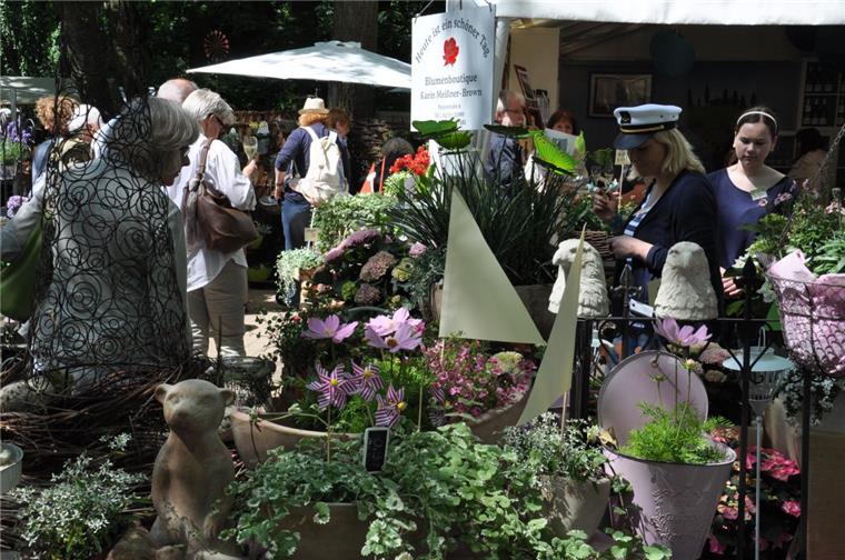 Pflanzen, Dekoration und allerlei Schönes und Nützliches für Heim und Garten gibt es zu erwerben.