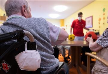 Pflegebedürftige in Heimen werden durch die Pflegereform entlastet - allerdings „nicht ausreichend“, wie der Geschäftsführer des Awo-Bezirksverbands Weser-Ems, Thore Wintermann betont.