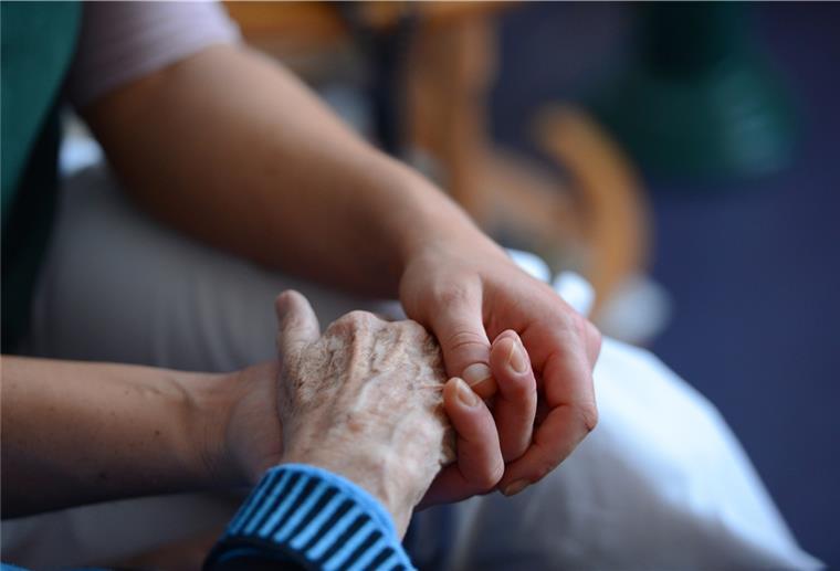 Nordenhamer Pflegedienste: Personal ist schwer zu bekommen Pflegepersonal ist schwer zu finden, deshalb hat unter anderem die Sozialstation in Berne geschlossen.
