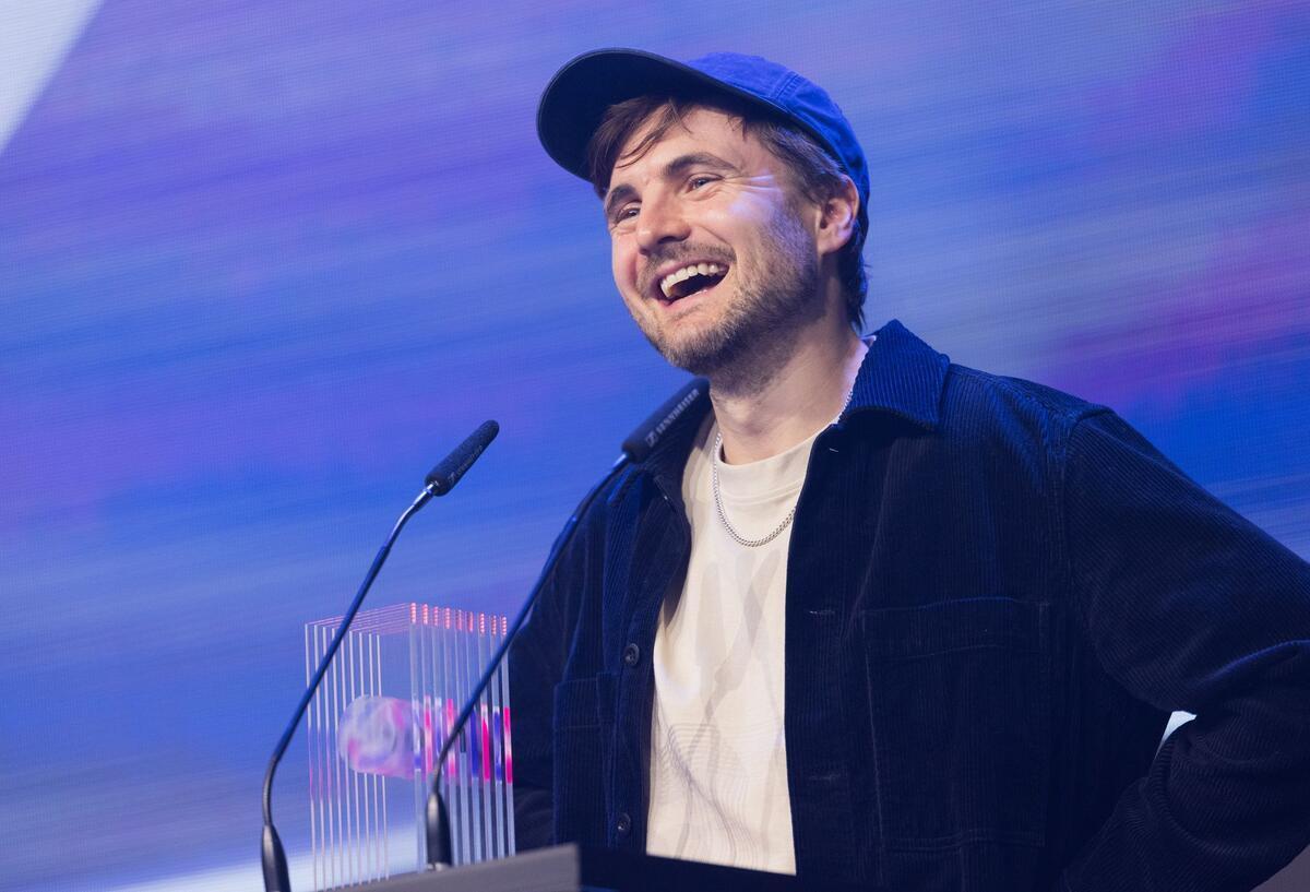 HandOfBlood räumt bei VideoDays als Creator des Jahres ab Phil Laude freut sich über den „Ehrenpreis“ bei den  VideoDays Festival Awards.