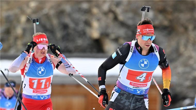 Deutsche Männerstaffel gewinnt Bronze - Biathletinnen Fünfte Philipp Nawrath (r) jubelt mit seinem Team über Bronze.