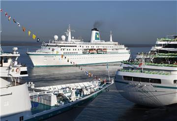 Phoenix Reisen bleibt Bremerhaven mit seinen Schiffen auch nach dem Betreiberwechsel am Kreuzfahrtterminal treu. Die Pläne für 2025 sind für das Unternehmen rekordverdächtig.