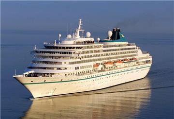 Phoenix Reisen bricht Weltreise mit Ersatzschiff auf den Seychellen ab.