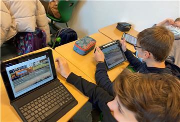 Physikstunde am Zevener St.-Viti-Gymnasium. Schon seit 2014 arbeitet die Schule digital.
