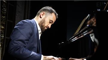 Pianist Igor Levit beim Solidaritätskonzert für die Opfer des Hamas-Terroranschlags im Berliner Ensemble.