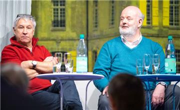 Piccolo Teatro: Theaterleiter Roberto Widmer (links) stellt seinen Nachfolger Prof. Daniel Meyer-Dinkgräfe vor.