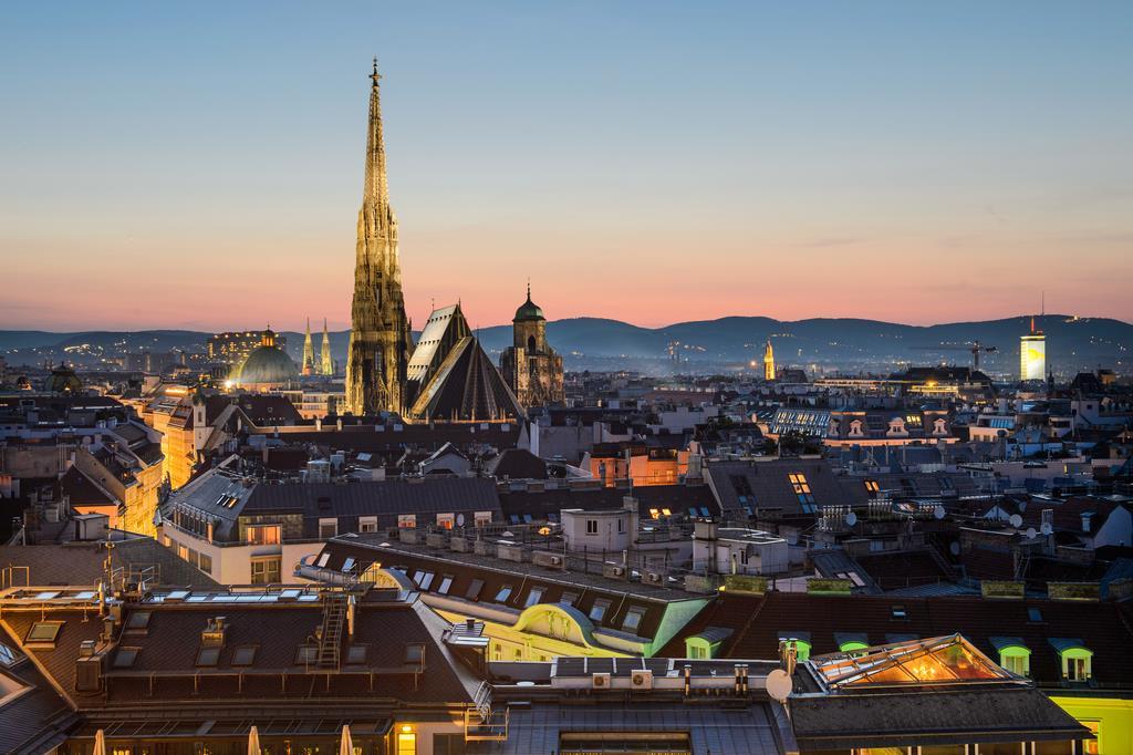 Vogelperspektive Wien bei Abenddämmerung