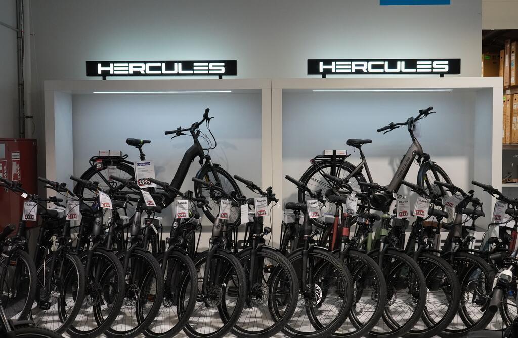 Fahrräder der Marke Hercules.