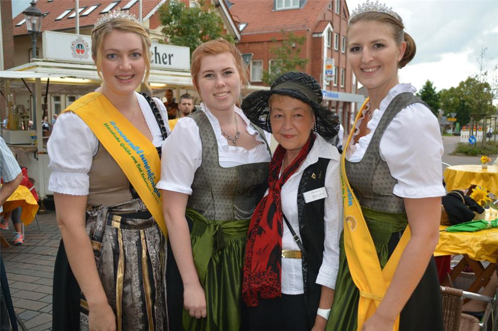 Krönung der Sonnenblumenkönigin in Bad Bederkesa